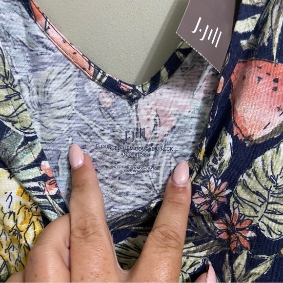 NEW J Jill Dress Multicolor Flounced Hem Double V-neck Knit Pineapple Tropical - Picture 4 of 5